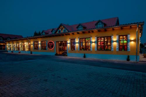 Letenye House | Radics Panzió Étterem és Pihenő Központ