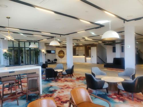 Saint-Laurent Hotel | Radisson Hotel Montreal Airport