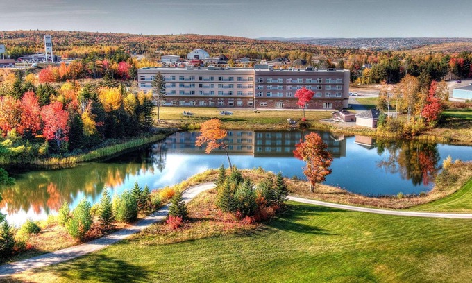 Hanwell Hotel | Radisson Kingswood Hotel & Suites, Fredericton, NB