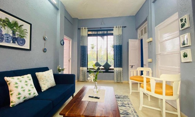 Pali Hill Apartment | Rahat Manzil, Bandra West by Connekt Homes