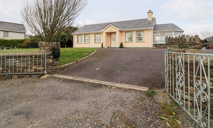 Castletownsend Cottage | RAHEEN, family friendly in Castletownshend, County Cork