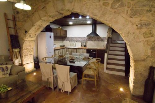 Castellote House | Rails del Temple