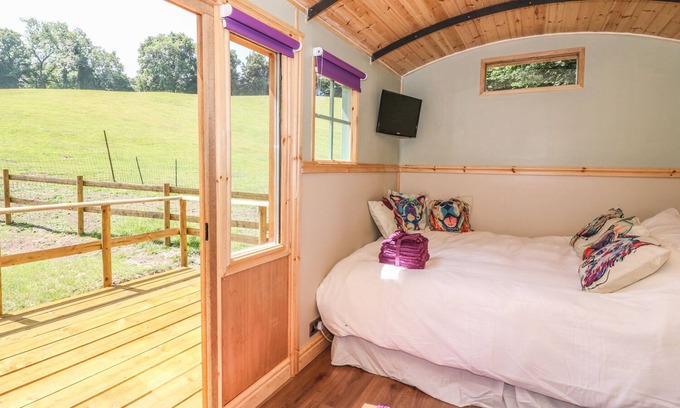 Abergavenny Cottage | Railway Carriage