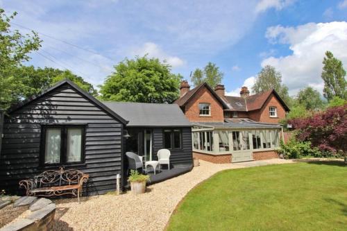 New Forest District House | Railway Junction Cottage & The Cabin by NewFo rest