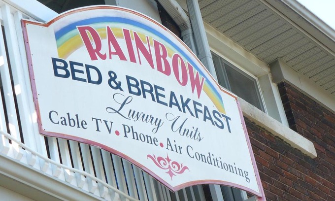 Niagara Falls Bed & Breakfast | Rainbow Bed & Breakfast