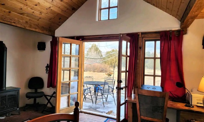 El Prado House | Rainbow Casita - A Classic Taos Adobe Home