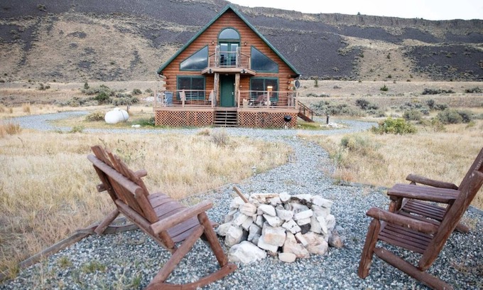 Emigrant Cabin | Rainbow Country Cabin: Rural Riverfront Retreat