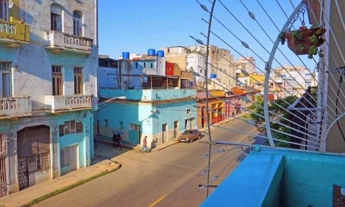 Centro Havana Apartment | Rainbow House