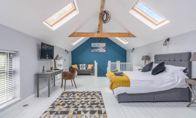 Lutterworth Apartment | Rainbow House - Entire Place