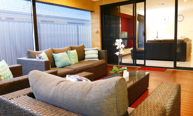 Canning Vale House | Rainbow Joy House, your Home away from home in PERTH! Unique local lifestyles!
