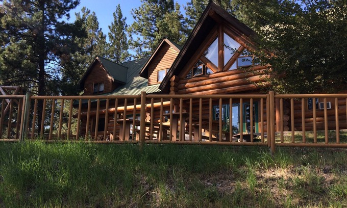 Okanagan-Similkameen Hotel | Rainbow Lake Castle Resort