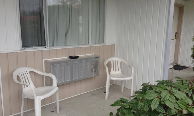 Chilliwack Proper Village West Hotel | Rainbow Motor Inn