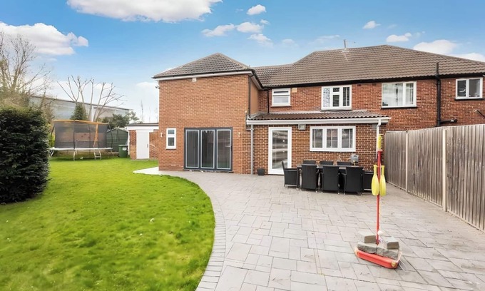 Altwood House | Rainfall Shower | Pool/Snooker | x 4 Cars