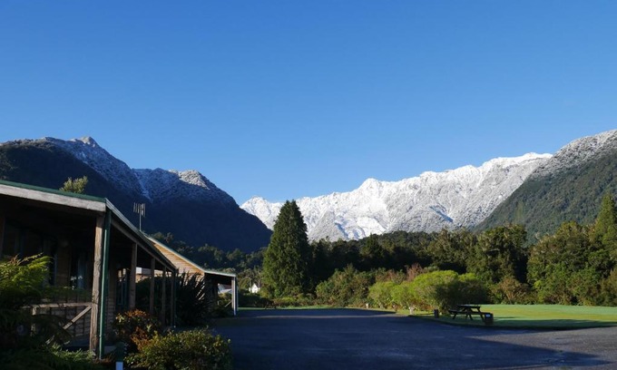 Fox Glacier Hotel | Rainforest Motel