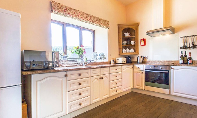 Brushford Cottage | RAINSBURY HOUSE, pet friendly, character holiday cottage in Dulverton