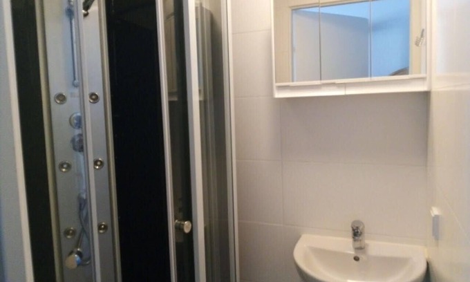 Pressbaum Apartment | Raisa Apartments PR4