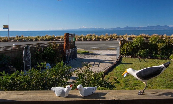 Ngaio Bay Cottage | Raisin Town - Marahau Bach
