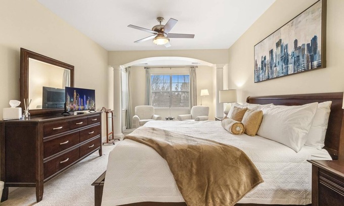 Brier Creek Country Club Condo | Raleigh luxurious Garage Pool Hot Tub Golf Elevator Airport Resort Shopping