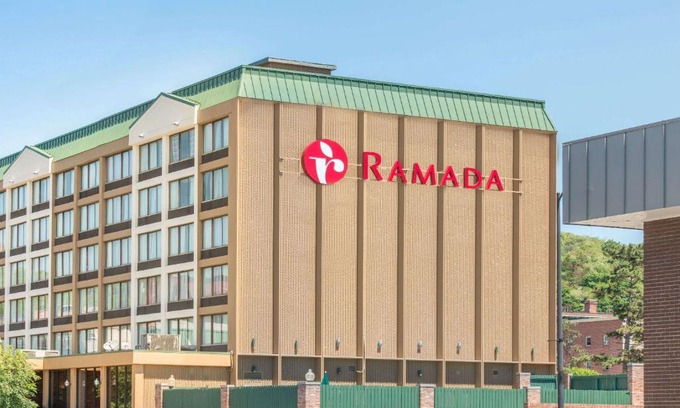 Cumberland Hotel | Ramada by Wyndham Cumberland Downtown