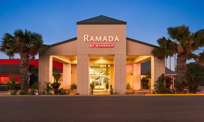 Amistad National Recreational Area Hotel | Ramada by Wyndham Del Rio