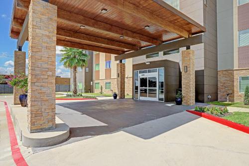 Westchase Hotel | Ramada by Wyndham Houston Westchase