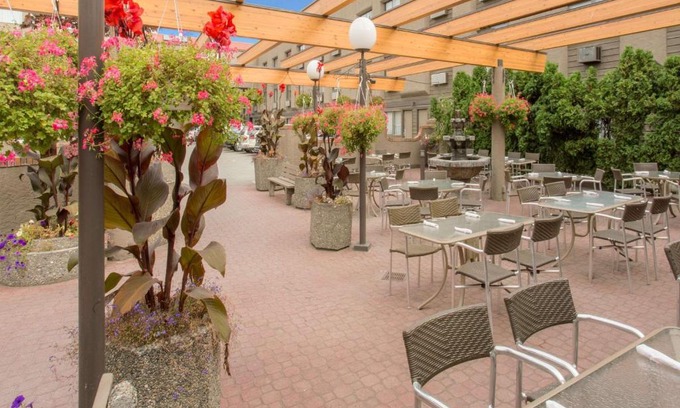 Dilworth Mountain Estates Hotel | Ramada by Wyndham Kelowna Hotel & Conference Center
