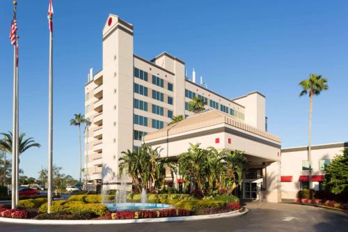 West Kissimmee Hotel | Ramada by Wyndham Kissimmee Gateway - Free Theme Park Shuttle