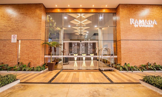 Aleixo Hotel | Ramada by Wyndham Manaus Torres Center