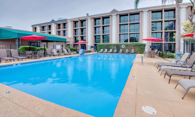 Metairie Hotel | Ramada by Wyndham Metairie New Orleans Airport