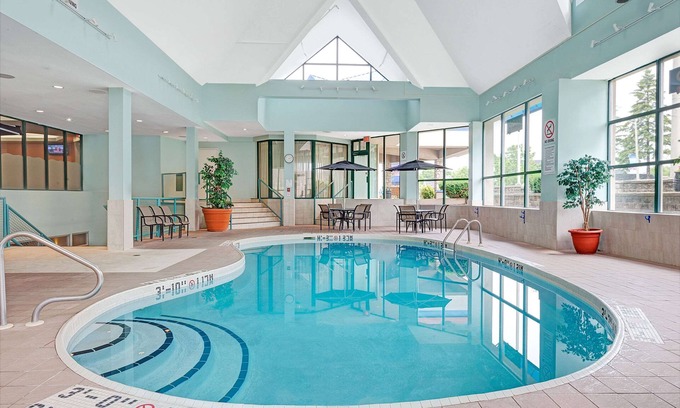 Fallsview Hotel | Ramada by Wyndham Niagara Falls/Fallsview