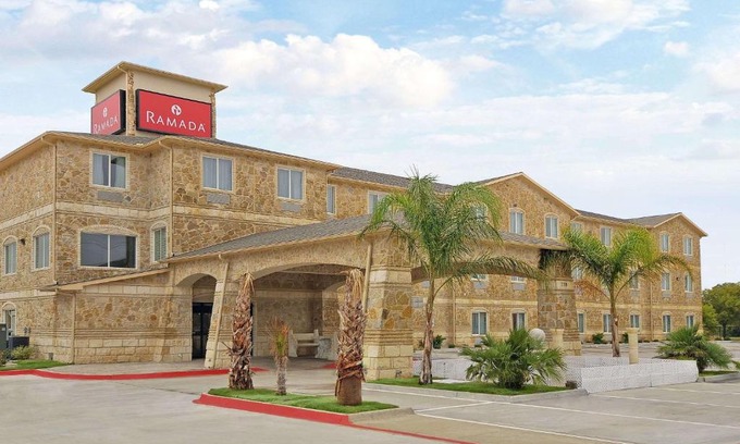 Hewitt Hotel | Ramada by Wyndham South Waco