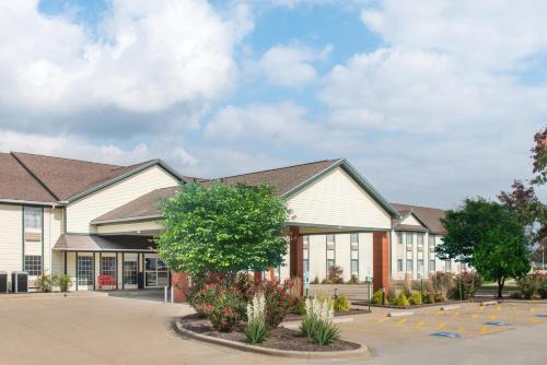 Springfield Hotel | Ramada by Wyndham Springfield North