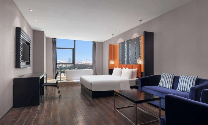 Jingkou District Hotel | Ramada by Wyndham Zhenjiang Dagang New District