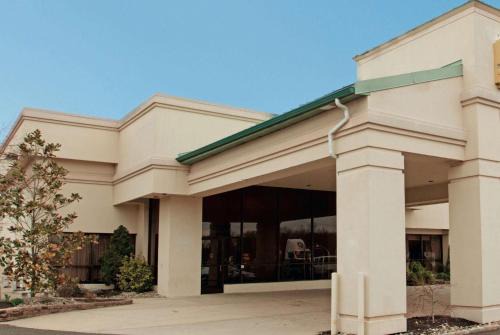 Fairfield Hotel | Ramada Inn by Wyndham Fairfield NJ