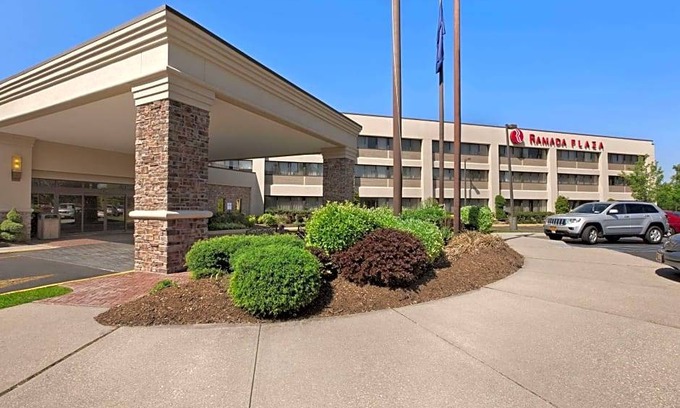 Holtsville Hotel | Ramada Plaza by Wyndham Holtsville Long Island