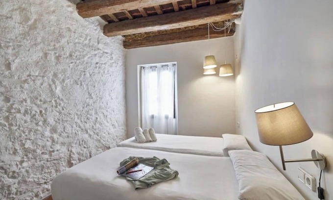 El Raval House | Ramblas Downtown! Perfect for big groups!