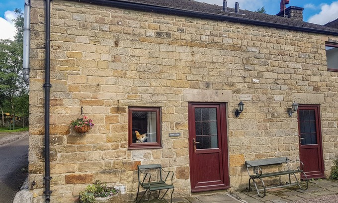 Holestone Moor Cottage | RAMBLER'S COTTAGE, pet friendly, with a garden in Matlock