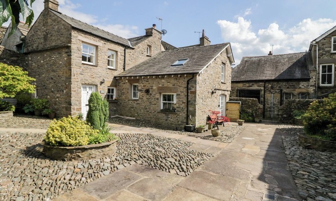 Sedbergh Cottage | RAMBLERS REST, pet friendly, character holiday cottage in Sedbergh