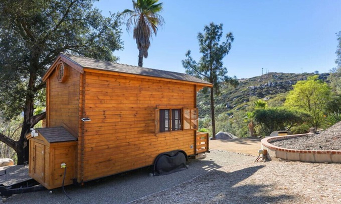 San Diego Country Estates Cabin | Ramona Wine Country Cabin Near San Diego. Walk to wineries. Pool.