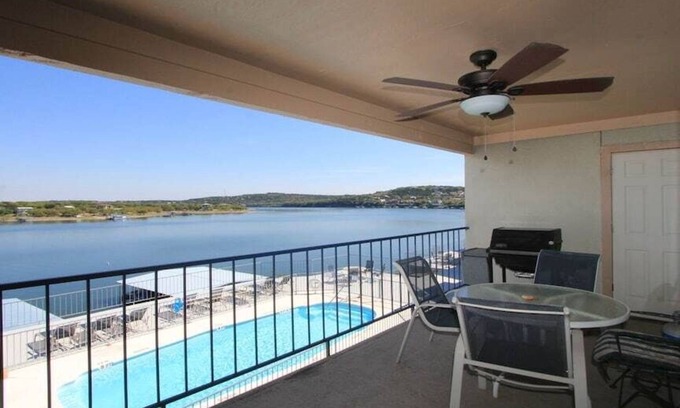 Oatmeal Condo | Ramp & boat slip swimming pool, hot tub LakeTravis