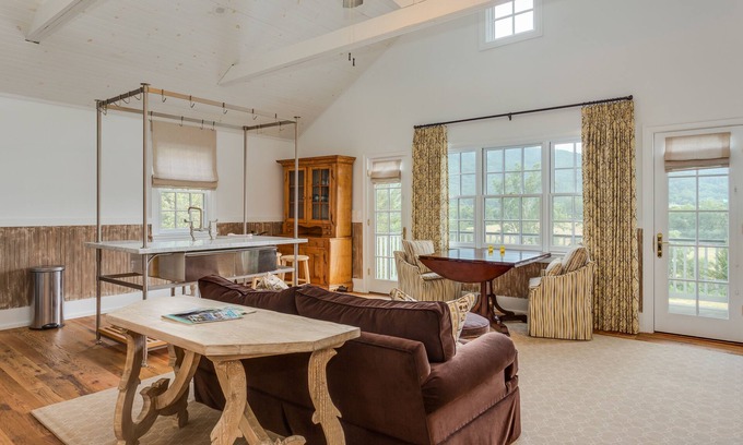Greenwood House | Ramsay Estate | Carriage House w/Mountain Views