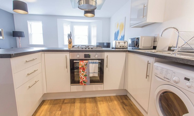 Cowley Apartment | Rana Ct 10 (The Sheldonian Suite) | 1 Bed Apt