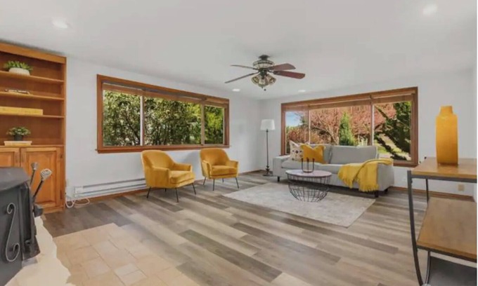 Bonney Lake House | RANCH BEAUT-Modern Farmhouse charm in Bonney Lake