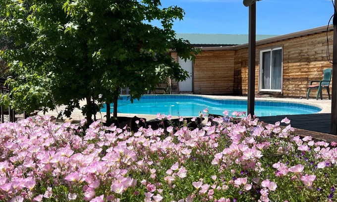 Columbia House | Ranch home on 3 acres in city limits. Approximately 20 minutes from the lakes.