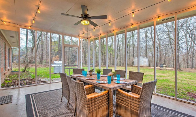 Euharlee House | Ranch Home w/Front Porch on Etowah River!