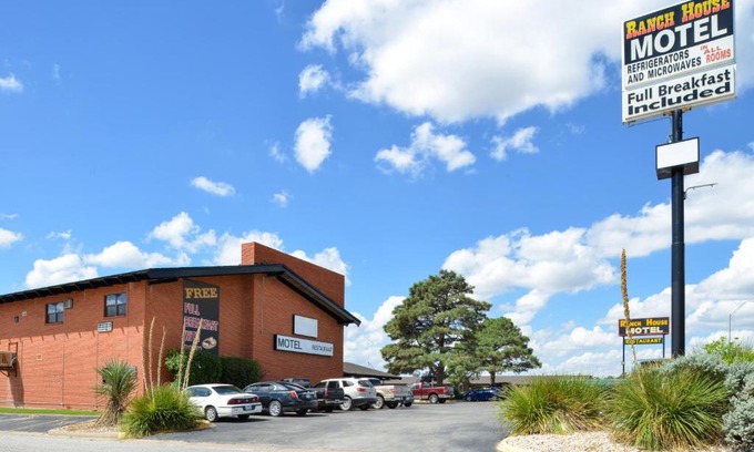 Sweetwater Hotel | Ranch House Motel