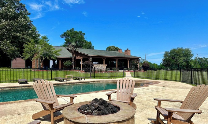 Shreveport House | Ranch & Retreat in Caddo Parish