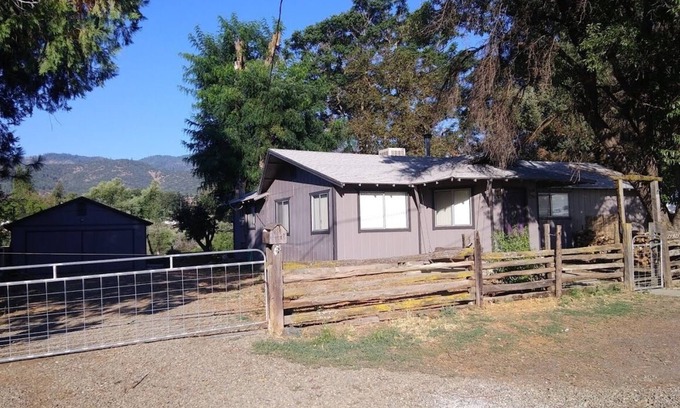 Hornbrook House | Ranch style 2 bedroom house