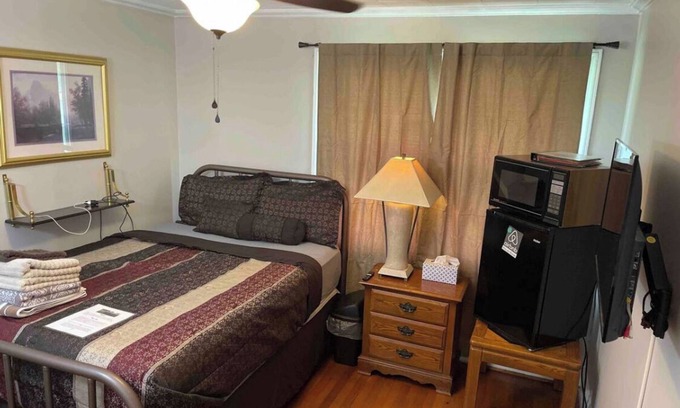 Sanford House | Ranch style brick home (Private room)