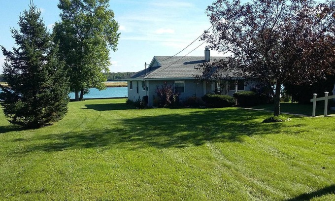 Sault Ste. Marie House | Ranch style, waterfront property! Great for boat watchers. Freighters galore!